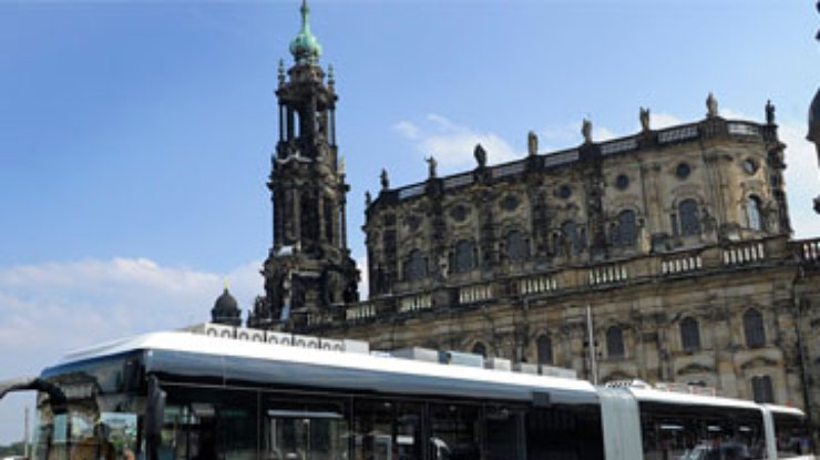 Немцы сконструировали самый длинный автобус в мире