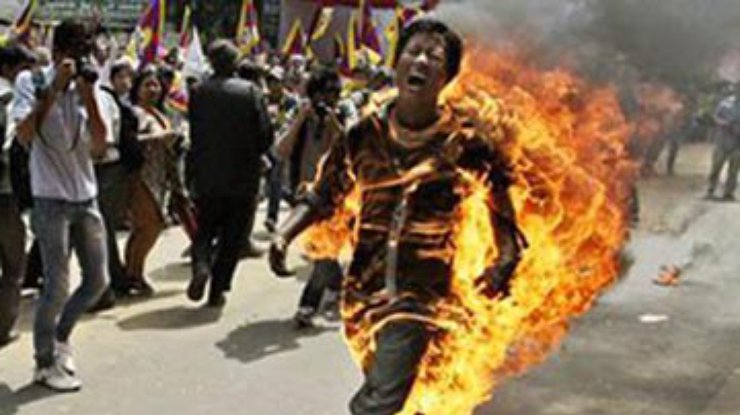 Двое тибетских подростков  устроили самосожжение