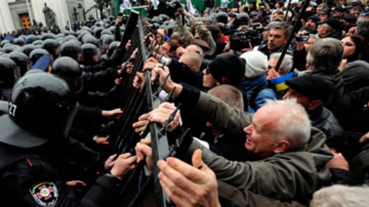После выборов Украину ждет социальный взрыв, - политолог