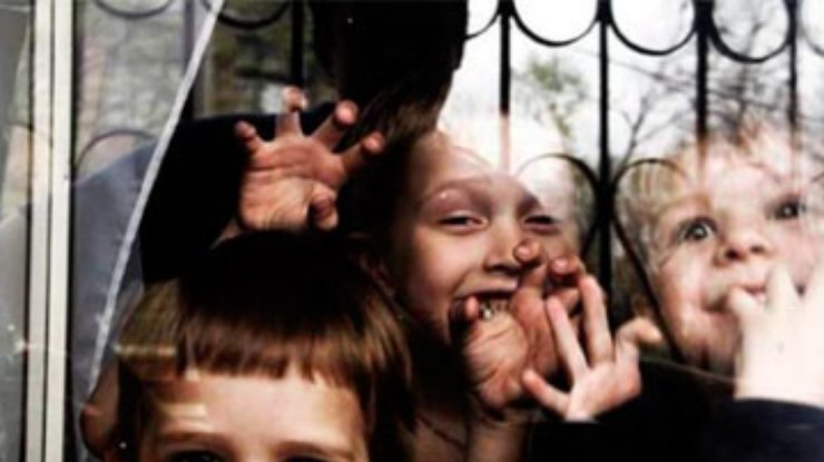 Украинских сирот обеспечат жильем за государственный счет