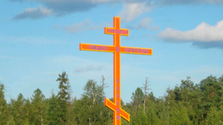 На Алтае повалили и порубили православный крест