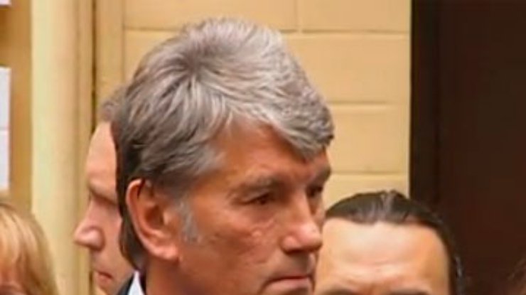 Ющенко уверяет, что ситуация с гривней не фатальная
