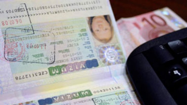 Чехия будет выдавать украинцам краткосрочные визы с задержкой