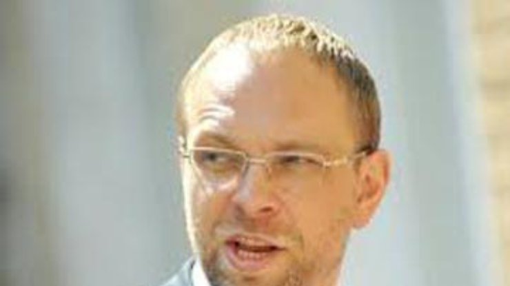 Власенко считает перенос суда по делу ЕЭСУ незаконным