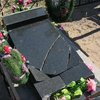 Одесситка "разгромила" кладбище на Ривненщине