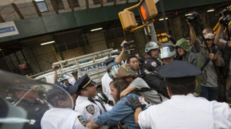 Полиция арестовала десятки активистов "Захвати Уолл-стрит"