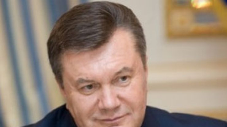 Янукович "делает отбивную" из популистов и трепачей