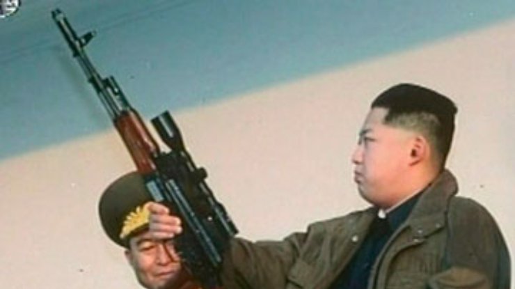 Ким Чен Ын приказал усилить борьбу с "врагами на невидимом фронте"