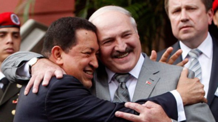Лукашенко, волнуясь за Чавеса, провел ночь без сна