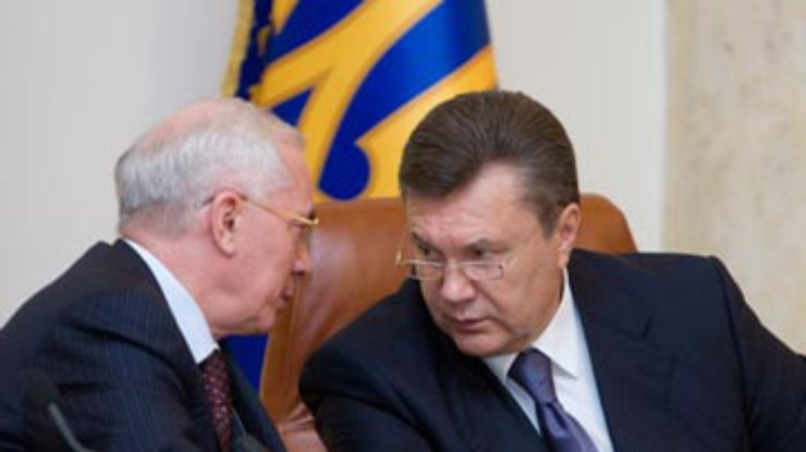 Янукович отправил Азарова заниматься агитацией