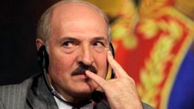 Лукашенко отправит военнообязанных женщин в "партизаны"