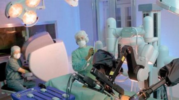 Впервые робот провел операцию на открытом сердце