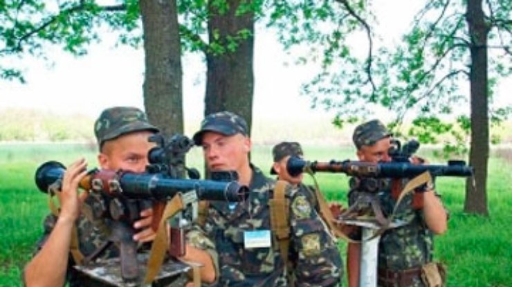 Янукович утвердил положения о военной службе в резерве ВС