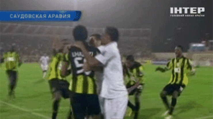 Аравийские футболисты устроили драку на поле