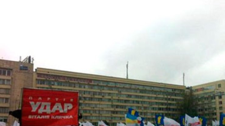 Кличко, Яценюк и Тягнибок прибыли к ЦИК на митинг
