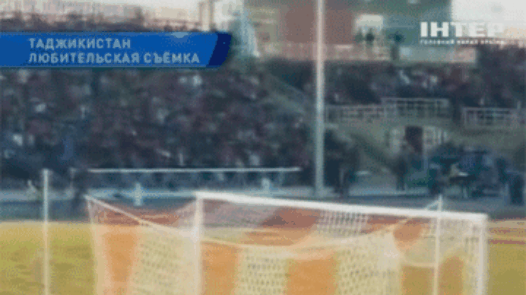 В Душанбе футбольные фанаты попытались избить судью