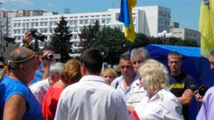 Черкасчане требовали отставки губернатора и заведения дел на председателей ОИК