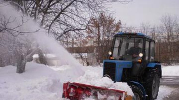 Киевские власти предлагают эвакуировать авто, которые мешают убирать снег
