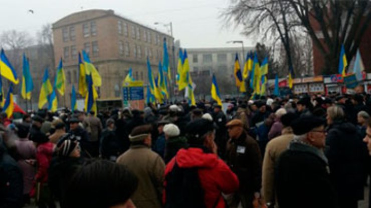 В Киеве почтили память жертв Голодомора траурным шествием и минутой молчания