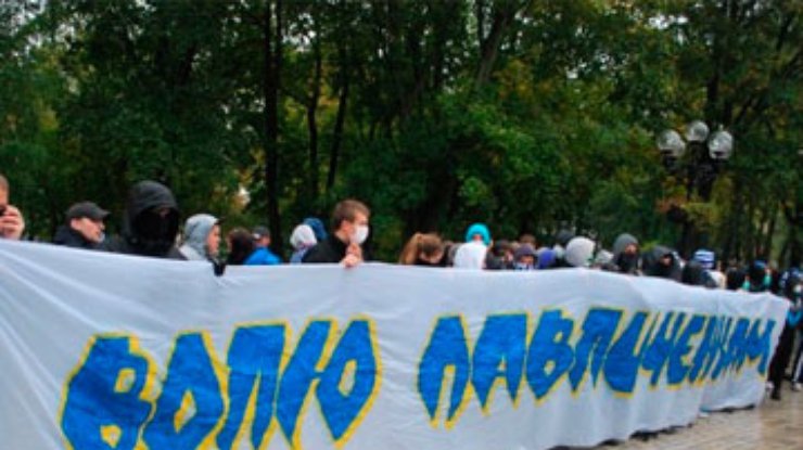 Две тысячи митингующих в поддержку Павличенко направились к Лукьяновскому СИЗО