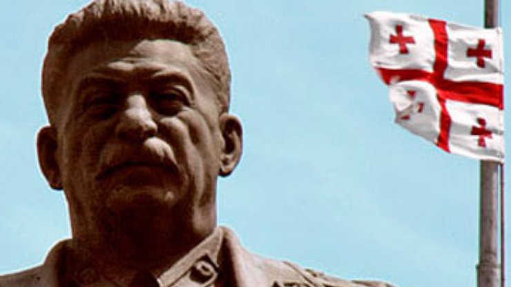 В Грузии восстановили памятник Сталину