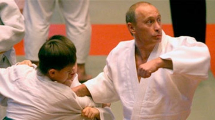 Путин повредил спину и теперь не может играть с Лукашенко