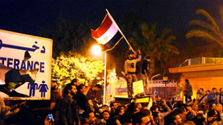 В беспорядках в Каире погибают люди