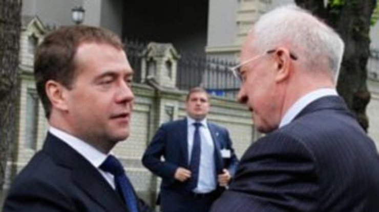 Медведев поздравил Азарова с назначением премьером Украины