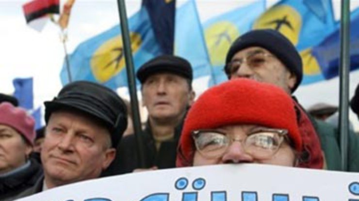 Большинство украинцев недовольны политической и экономической ситуацией