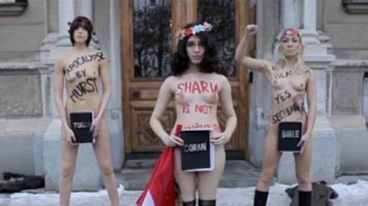Из-за египетского лидера FEMEN разделись ниже пояса