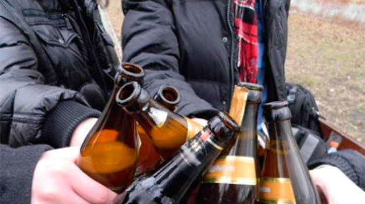 В Раде хотят запретить употреблять алкоголь в подъездах