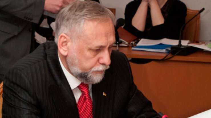 Министр обороны не имел права заявлять о прекращении призыва, - Кармазин