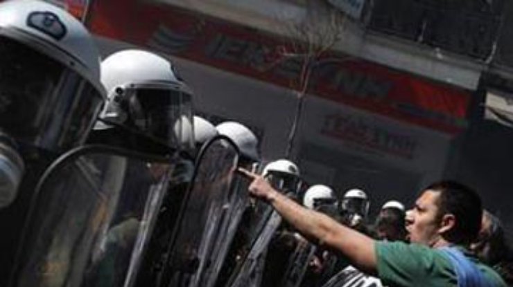 Греческие полицейские разогнали бастующих работников метро