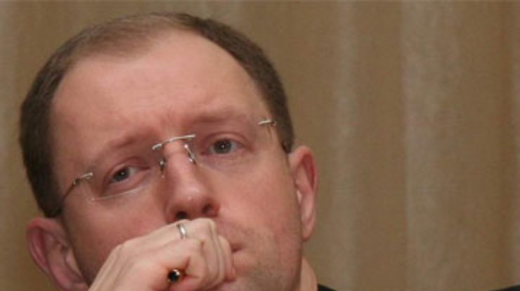 Яценюк утверждает, что Рыбак не разрешил сессию по приказу Януковича