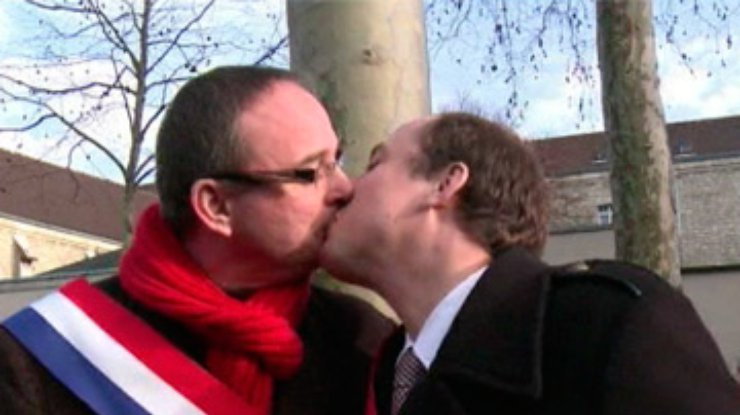 Франция собирается разрешить геям жениться друг на друге