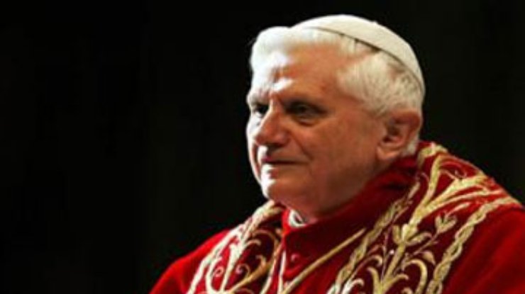 Бенедикт XVI после отречения собирается молиться и писать книги