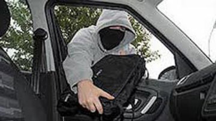 Столичные воры освоили новый метод кражи из авто