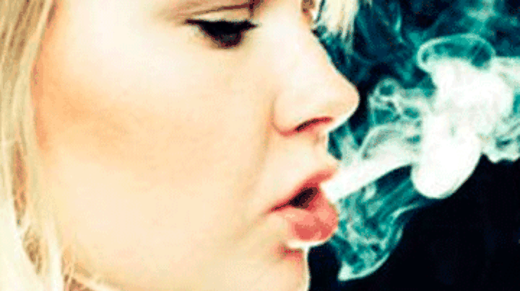 В Европе возрастает смертность курящих женщин от рака легких