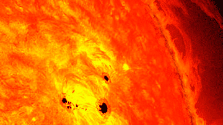 NASA обнаружило рекордно крупные пятна на Солнце