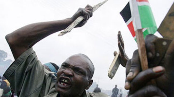Перед выборами кенийцы массово скупают мачете