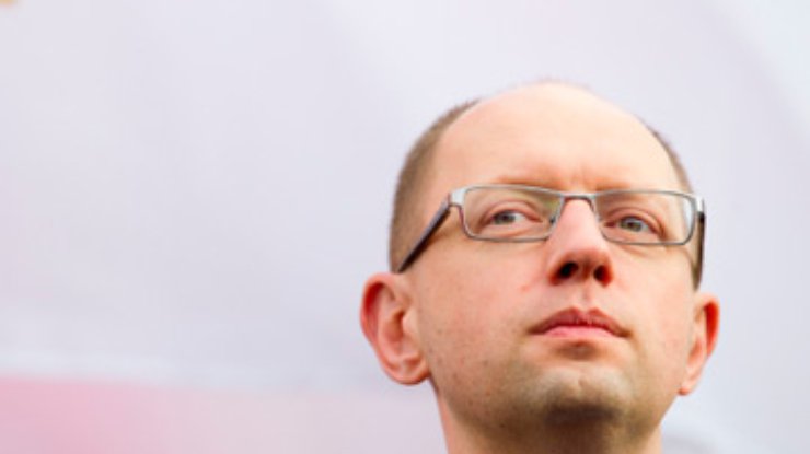 Яценюк предлагает Раде разрешить заключенным лечиться за границей