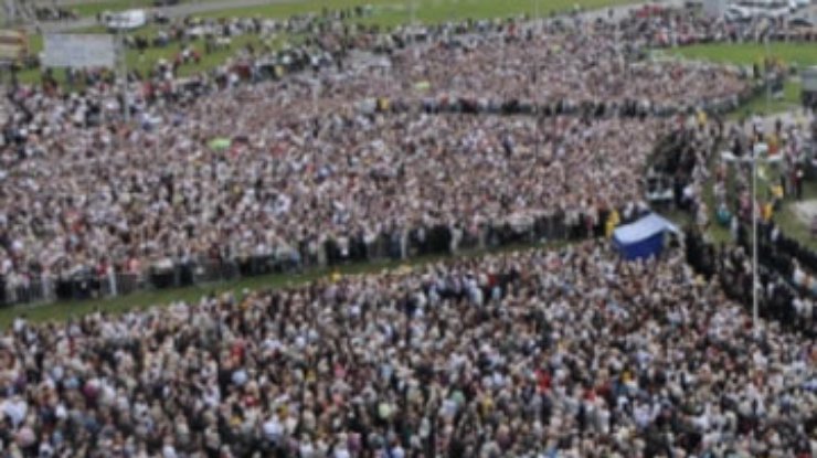 В центре Львова гимн Украины пели 2 тысячи человек