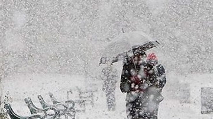 На запад и юг Украины идут сильные снегопады и метели