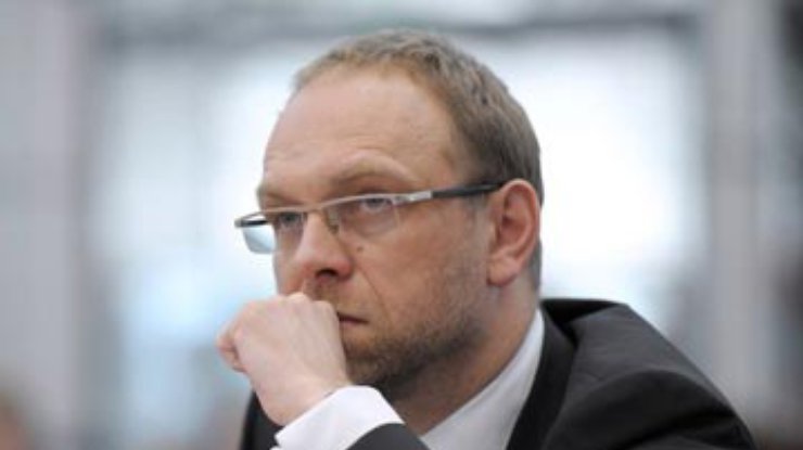 Власенко не собирается восстанавливать адвокатское свидетельство