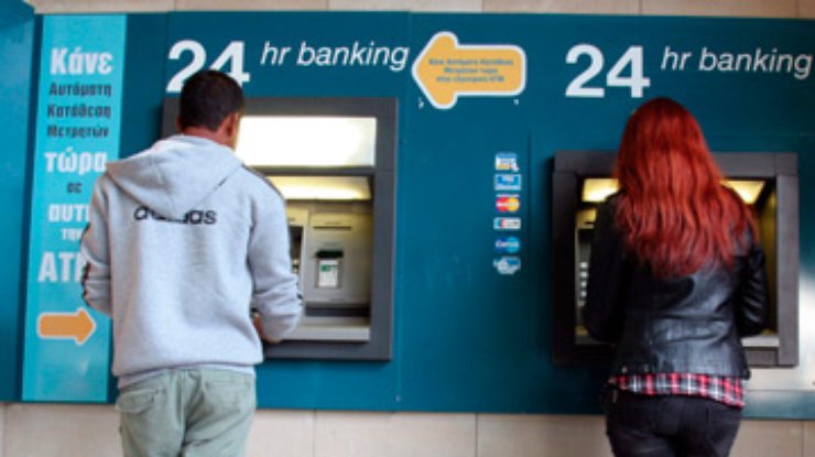 Банки Кипра приостановили все платежи и переводы, - СМИ