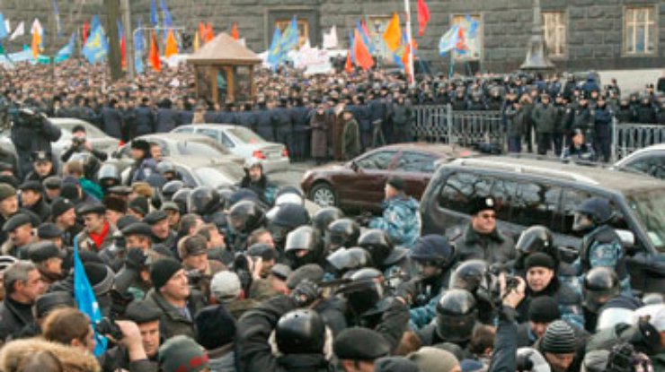 Половина украинцев выйдет на протесты, если жизнь еще более ухудшится