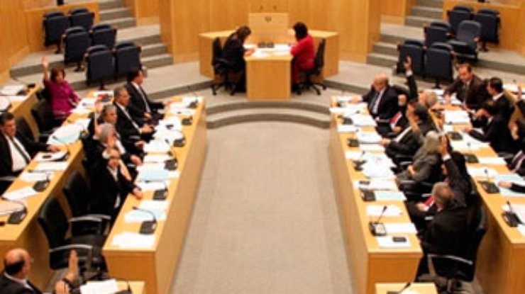 Парламент Кипра отложил голосование по скандальному налогу