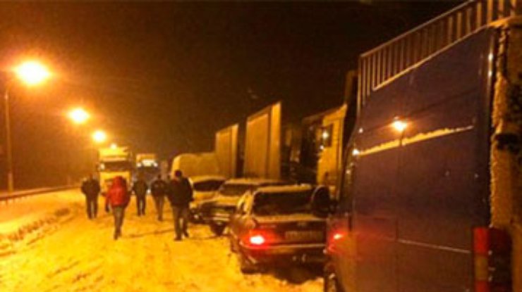 Сотрудники ГЧС вымогали деньги за спасение авто из снега, - СМИ