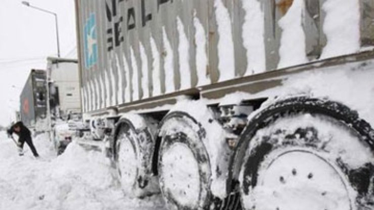 На трассе "Москва-Киев" стоит пробка из 650 грузовиков
