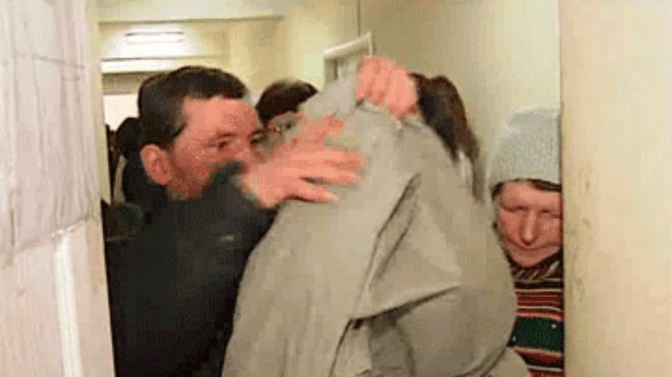 Волонтеры просят киевлян сдать ненужную одежду в секонд-хенд для бомжей